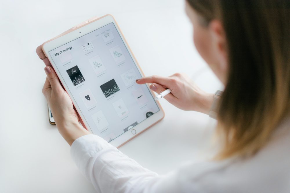 Women with an ipad